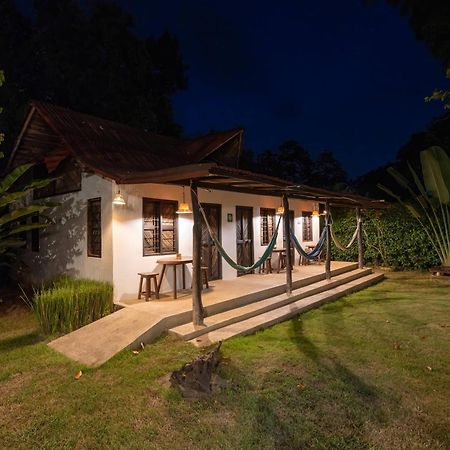 Hostal La Media Luna Паломино Екстериор снимка