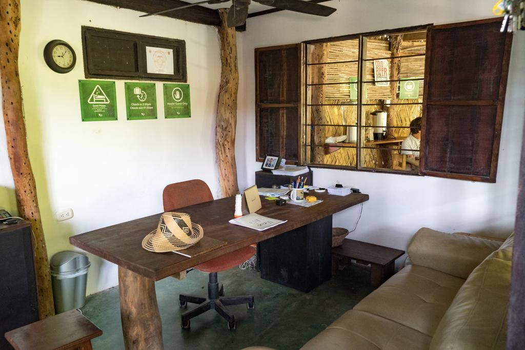 Hostal La Media Luna Паломино Екстериор снимка