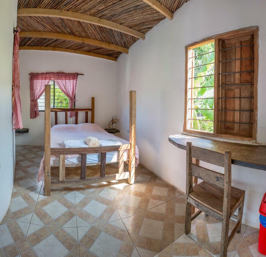 Hostal La Media Luna Паломино Екстериор снимка