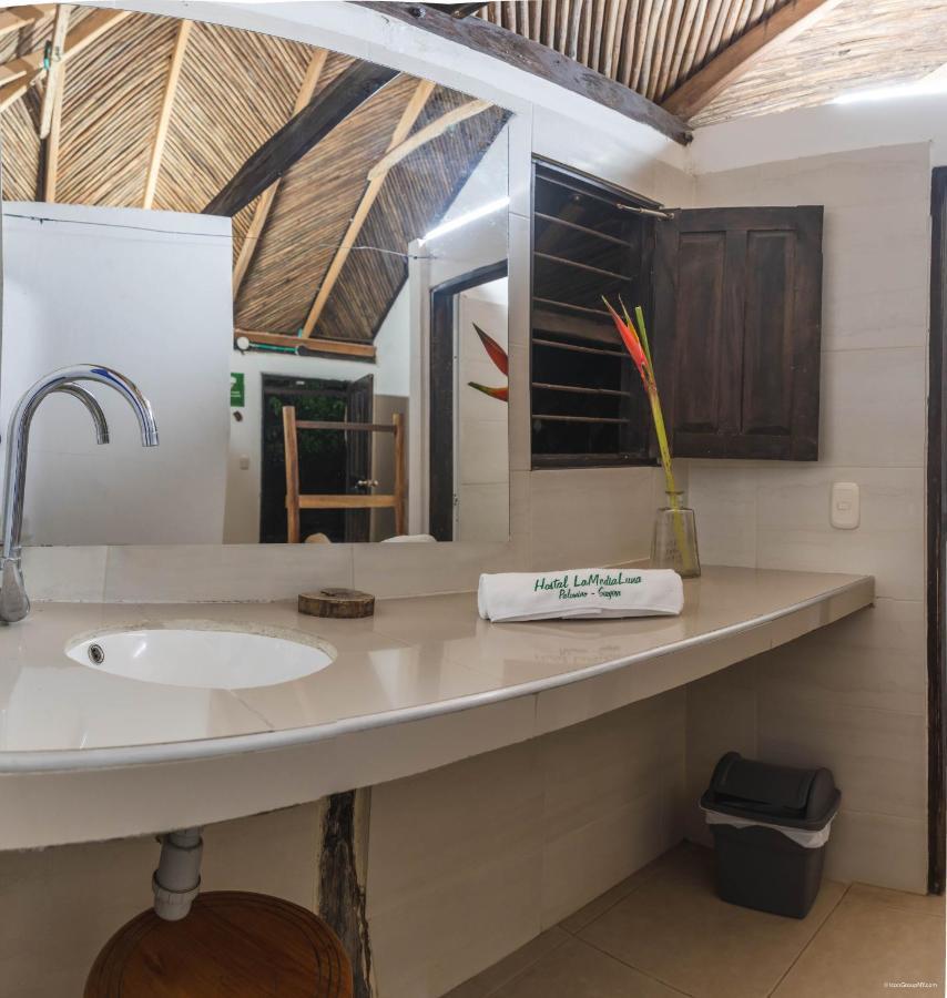 Hostal La Media Luna Паломино Екстериор снимка